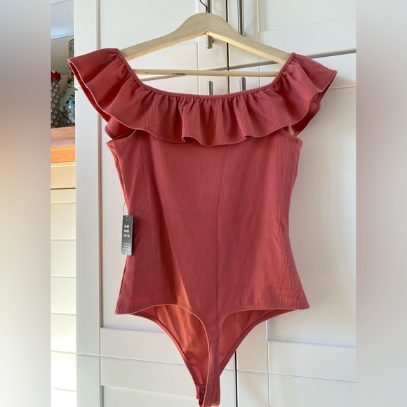 NWT Express Ribbed Off Shoulder Ruffle Bodysuit - Picture 4 of 5